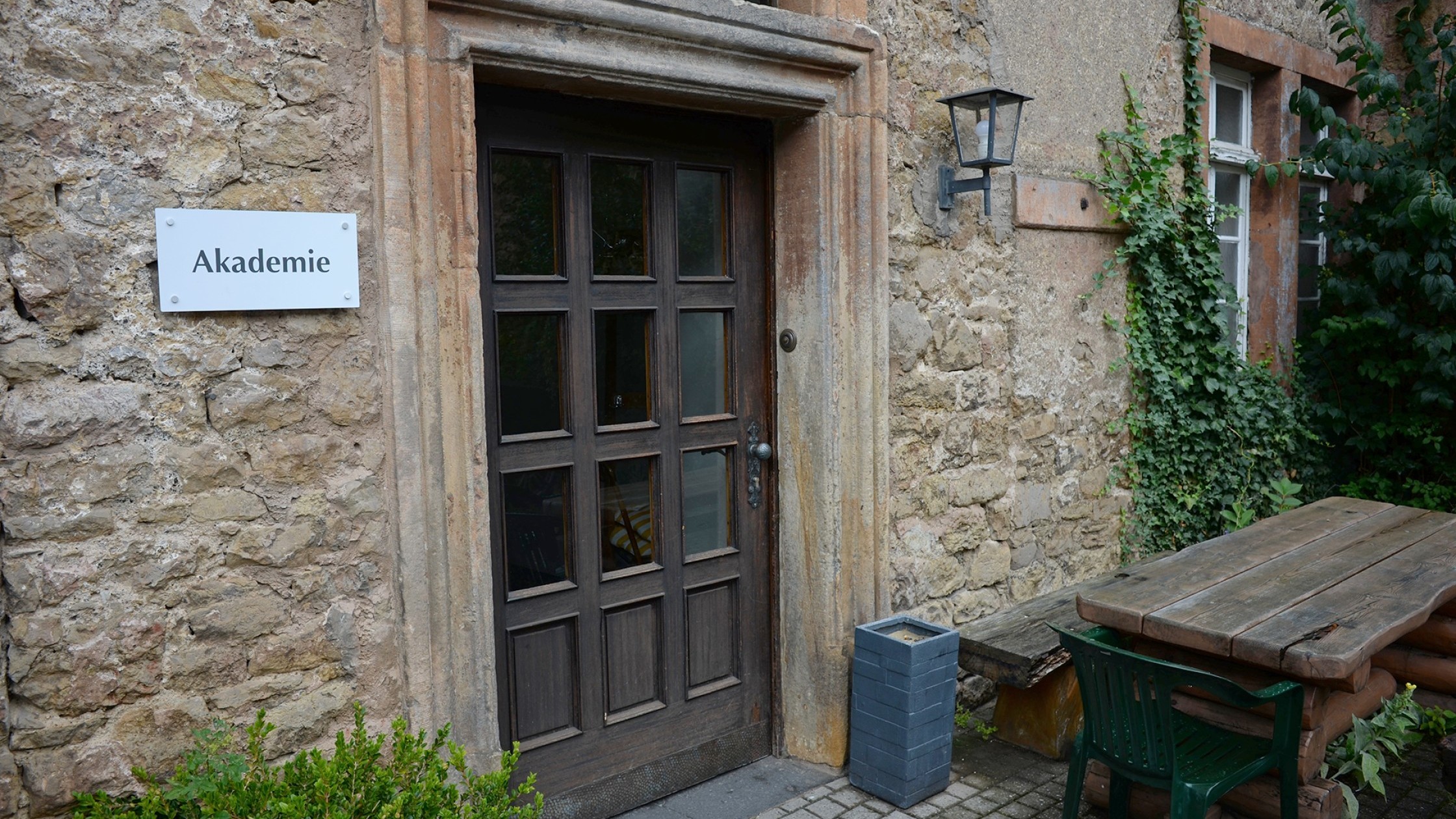 Akademie Eingang 
